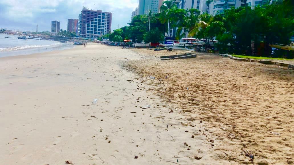 A Prefeitura realizou toda a limpeza da faixa de areia e agirá com mais rigor para cobrar dos responsáveis, que descartarem lixo de forma irregular.