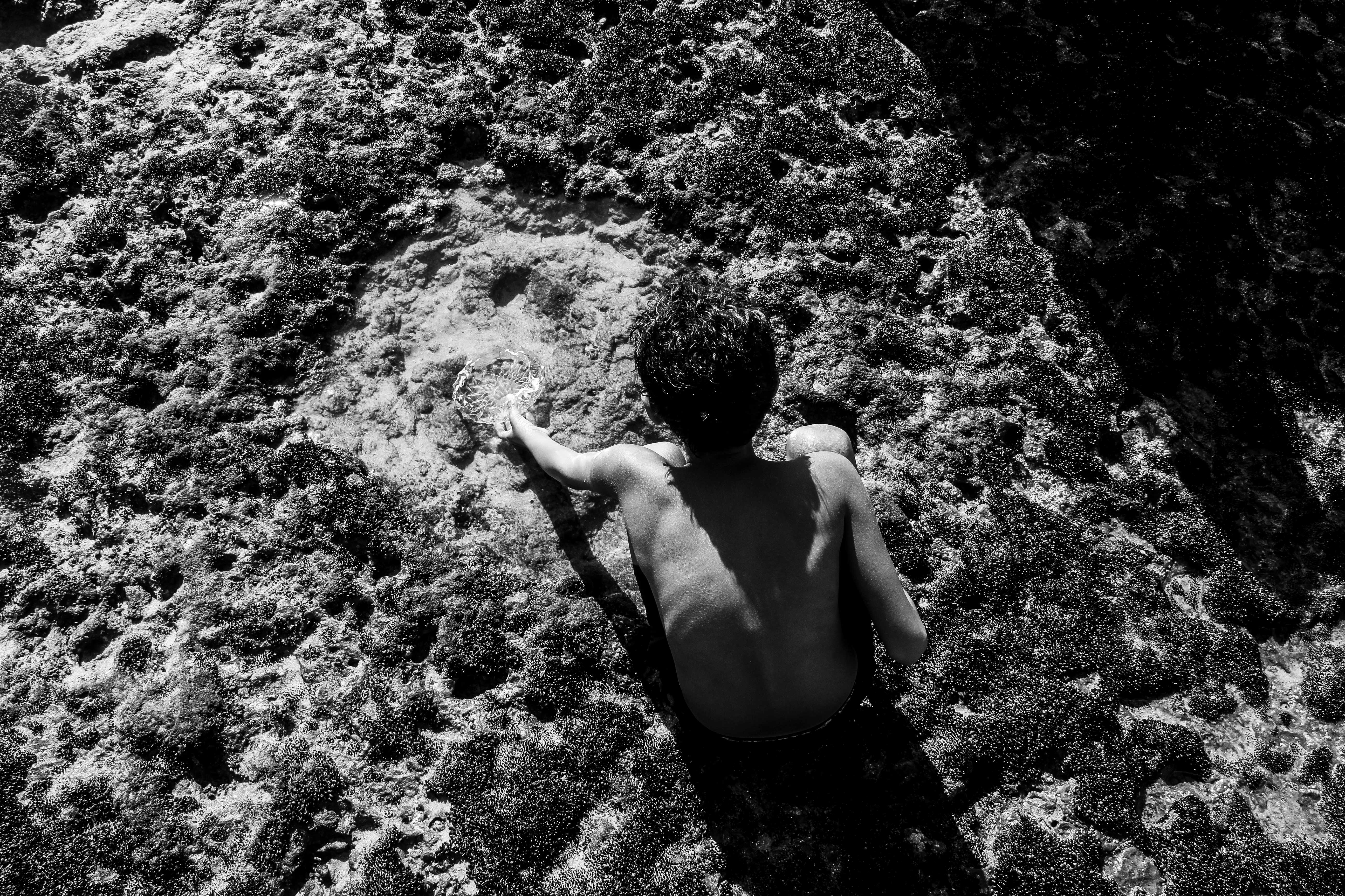 Frame do filme Quando o Mar, de Lua Alencar, aluno de audiovisual da Vila das Artes