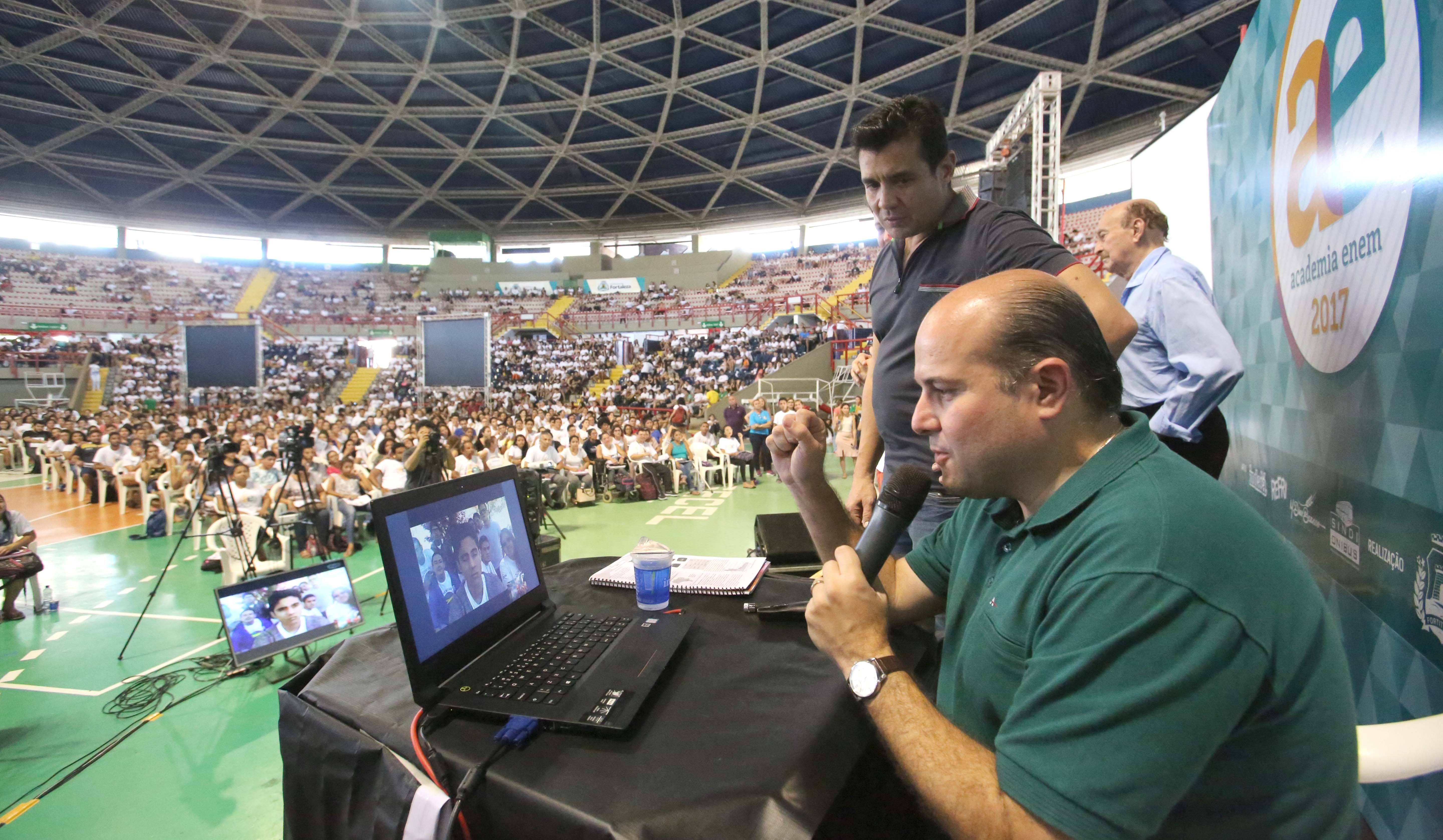 Prefeito Roberto Cláudio participa de videoconferência promovida