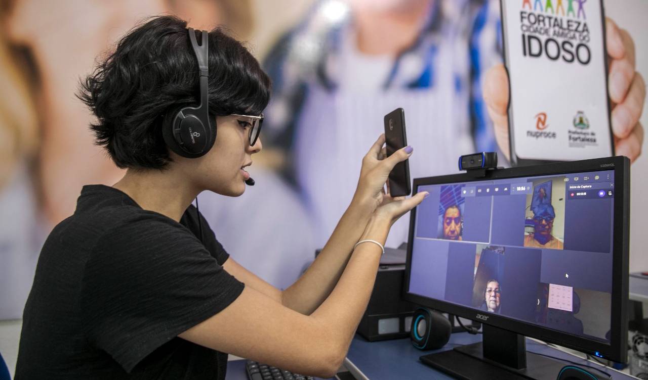Joguinhos virtuais estimulam a atenção de idosos na pandemia - 01/08/2021 -  São Paulo - Agora