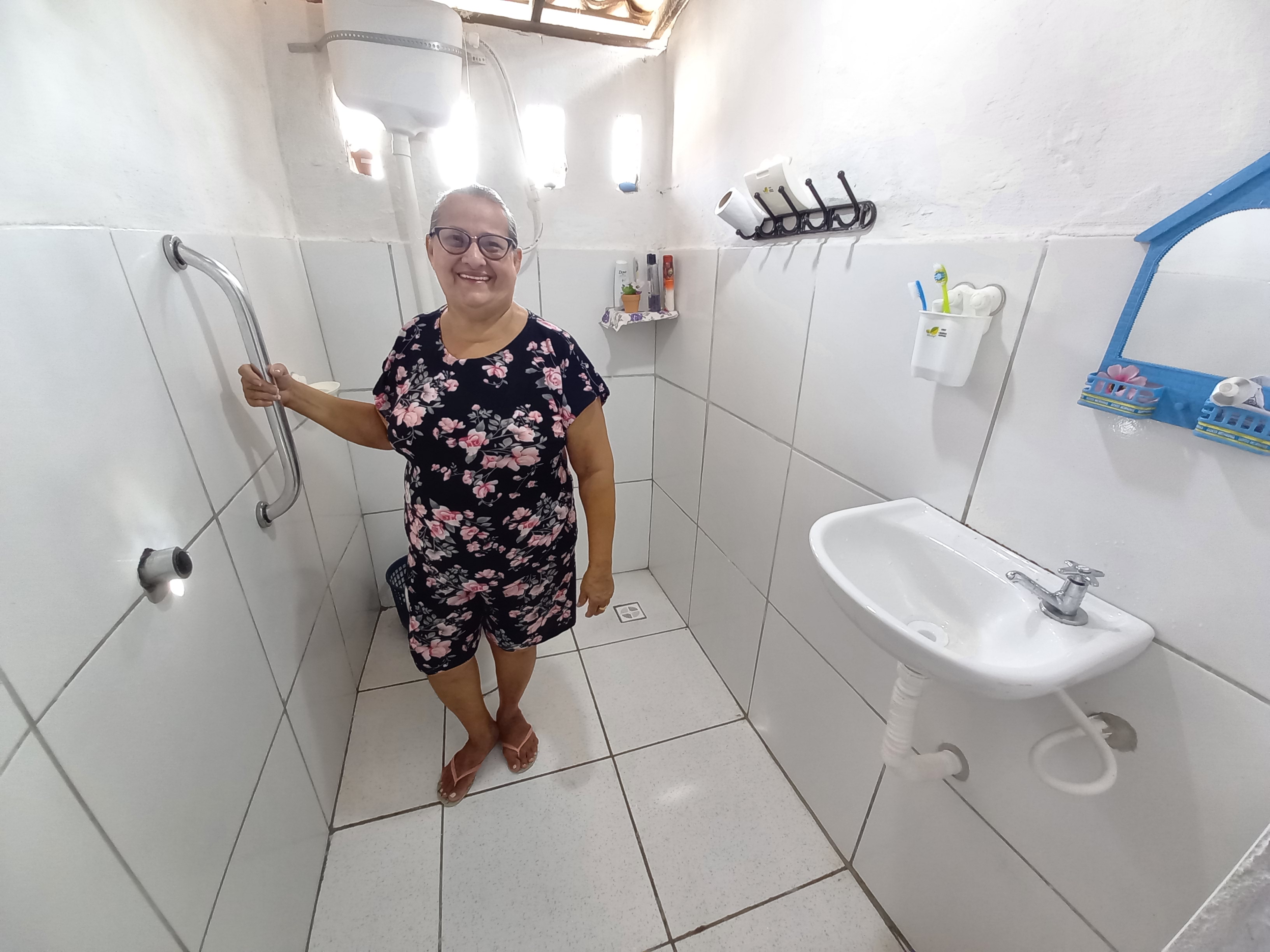 Além do kit sanitário, os banheiros são interligados à rede de saneamento