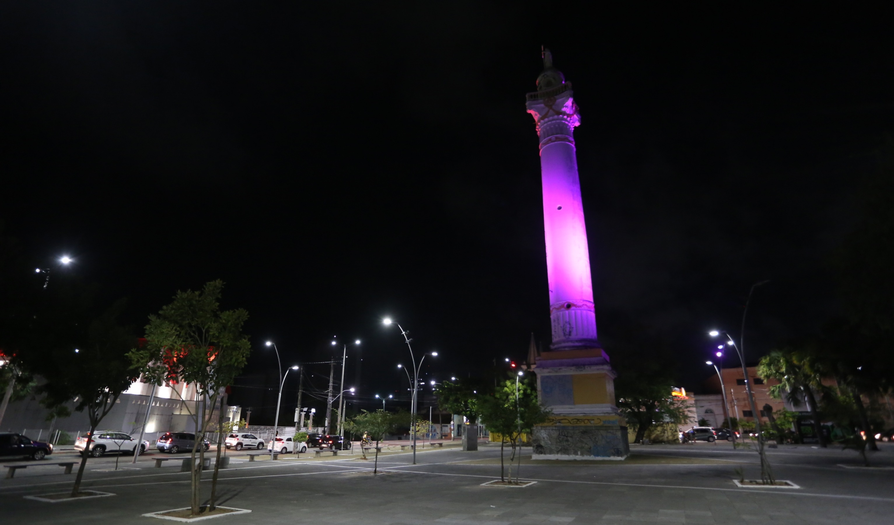Praça do Cristo Redentor recebe iluminação especial em alusão ao  Dia Nacional de Conscientização da Doença de Alzheimer