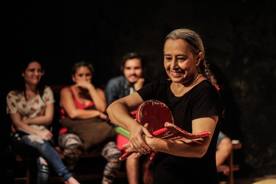Silvia Moura apresenta o espetáculo “A Cadeirinha e Eu”