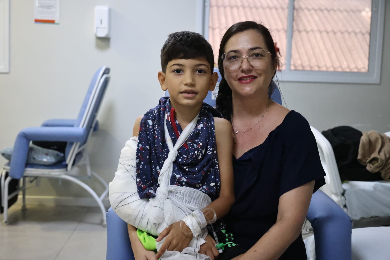 Gisele Leite, mãe de Dennis Júnior, contou que o filho adorou a visita dos mascotes