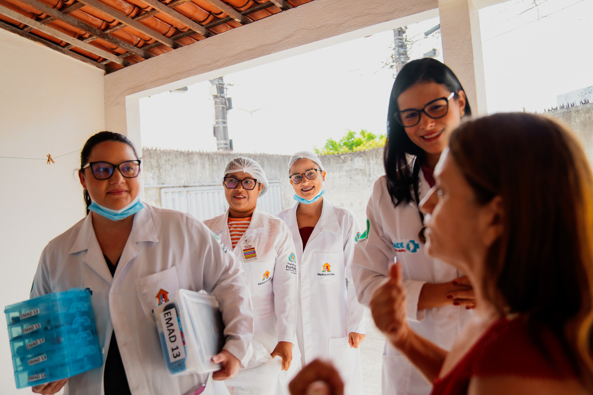 O programa dispõe de 26 equipes EMAD e nove EMAP, como a comandada pela médica Angellyne Pinheiro O programa dispõe de 26 equipes EMAD e nove EMAP, como a comandada pela médica Angellyne Pinheiro