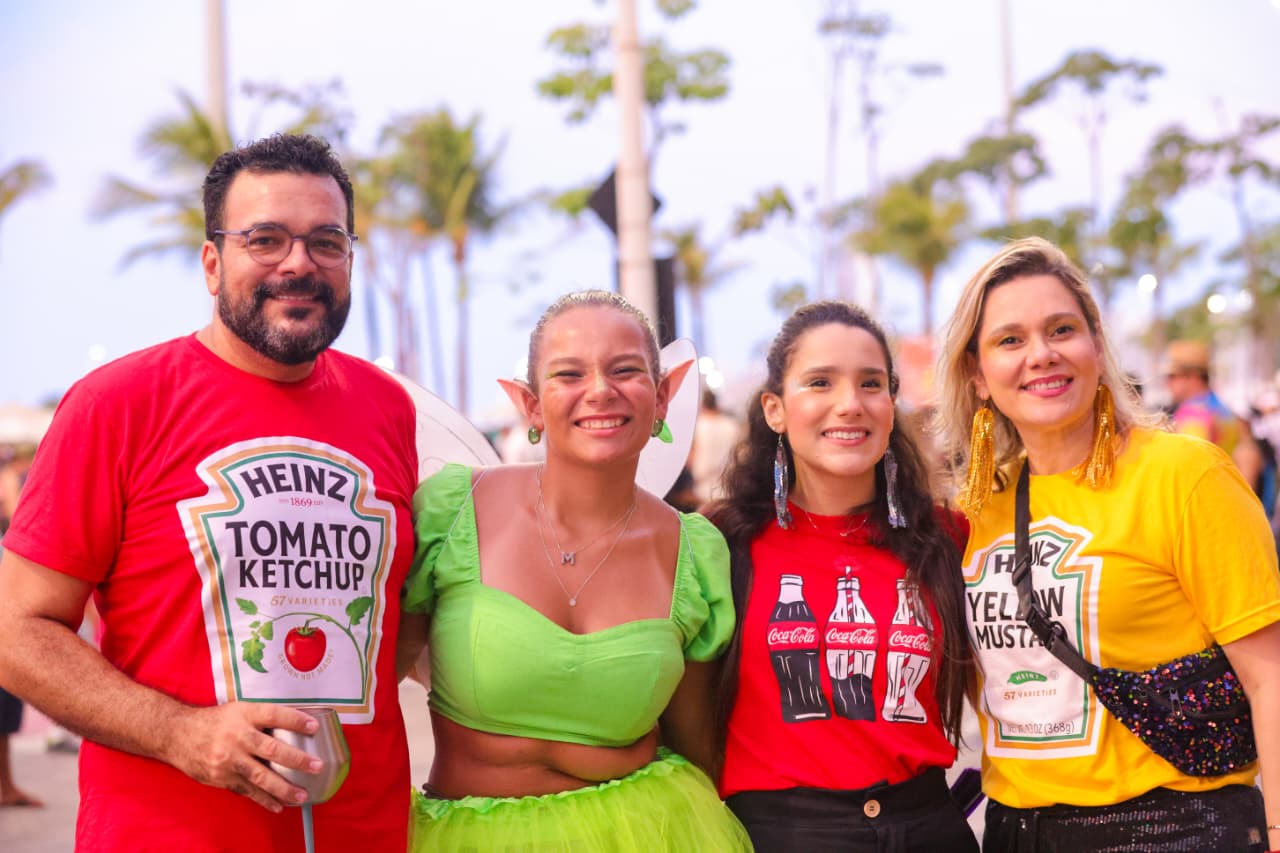 Acompanhando os cortejos, estava a família de Maria Júlia