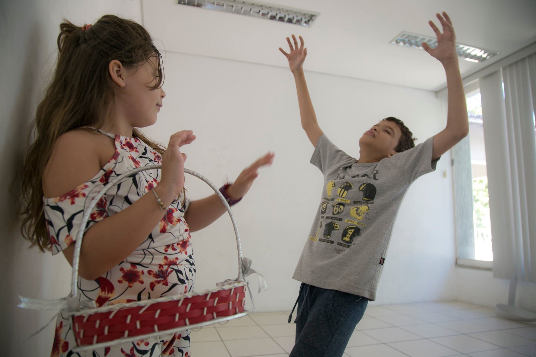Ensaio do espetáculo de teatro infantil Chapeuzinho Vermelho produzido por alunos da escola de teatro da Vila das Artes